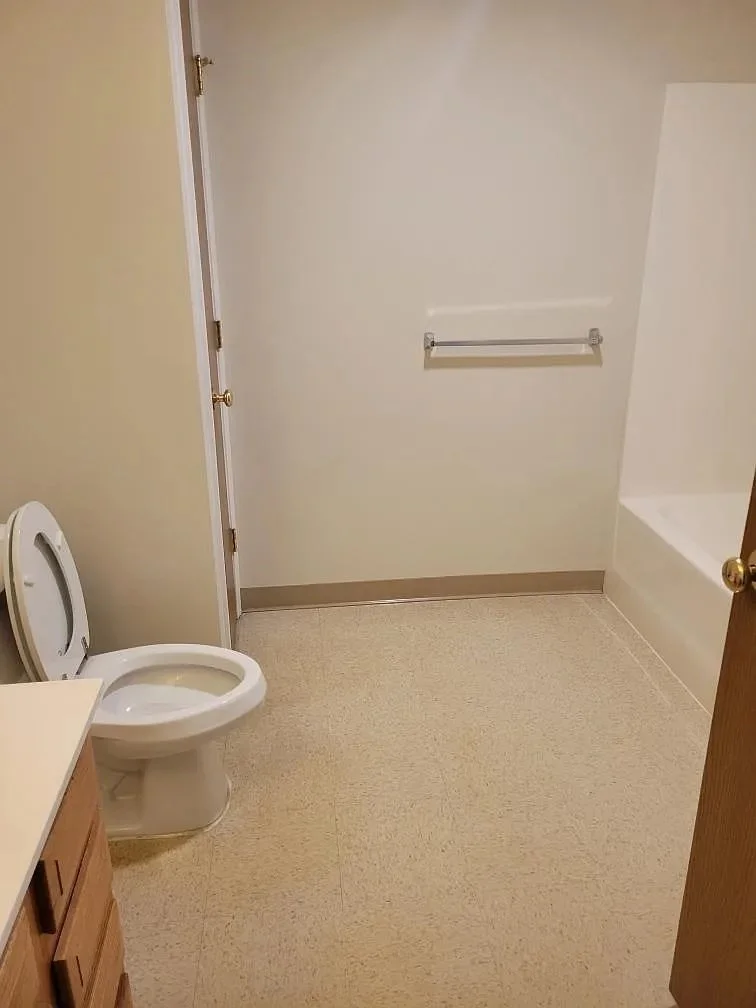 2 bed, 1 bath apartment for rent at 8 Greenleaf Dr Unit G, Merrimac — photo 6 of 7