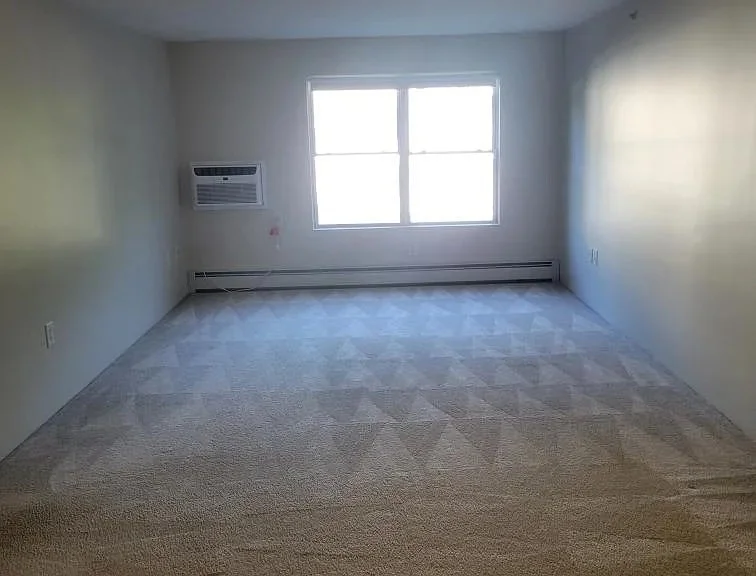 2 bed, 1 bath apartment for rent at 8 Greenleaf Dr Unit G, Merrimac — photo 5 of 7