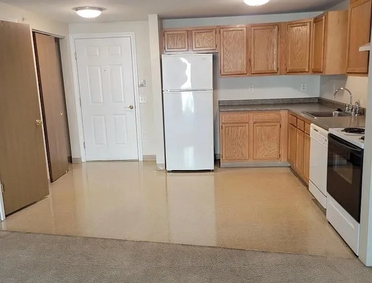 2 bed, 1 bath apartment for rent at 8 Greenleaf Dr Unit G, Merrimac