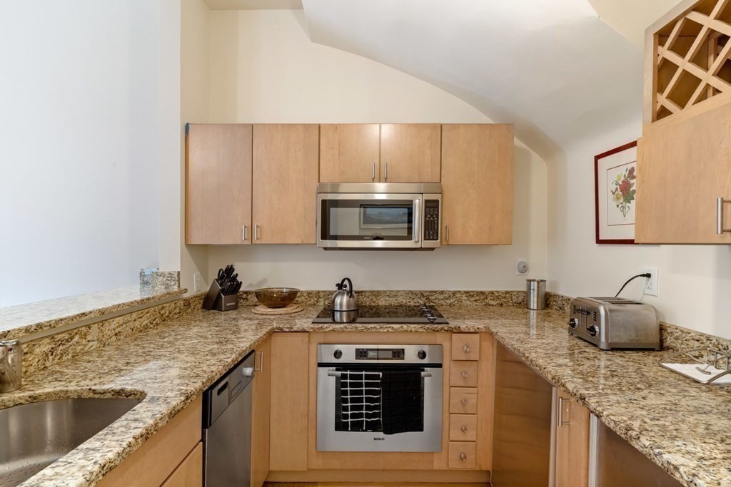 1 bed, 1 bath apartment for rent at 8 Greenwich Park Unit 2, South End — photo 4 of 26