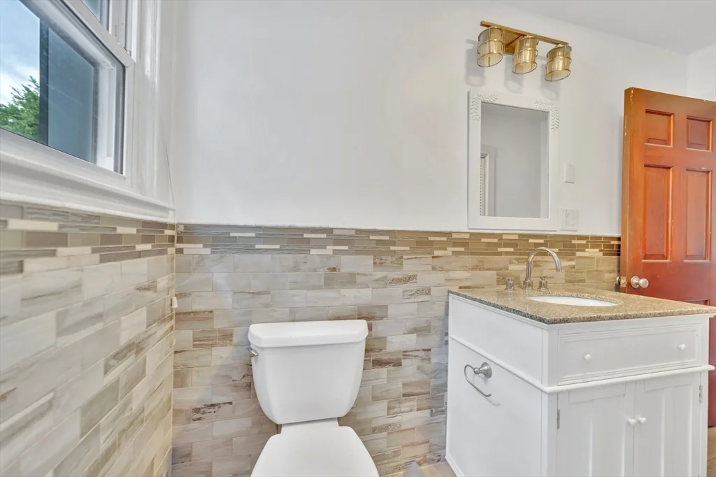 1 bed, 1 bath apartment for rent at 8 Greystone Ave Unit 0, Bradford — photo 11 of 12