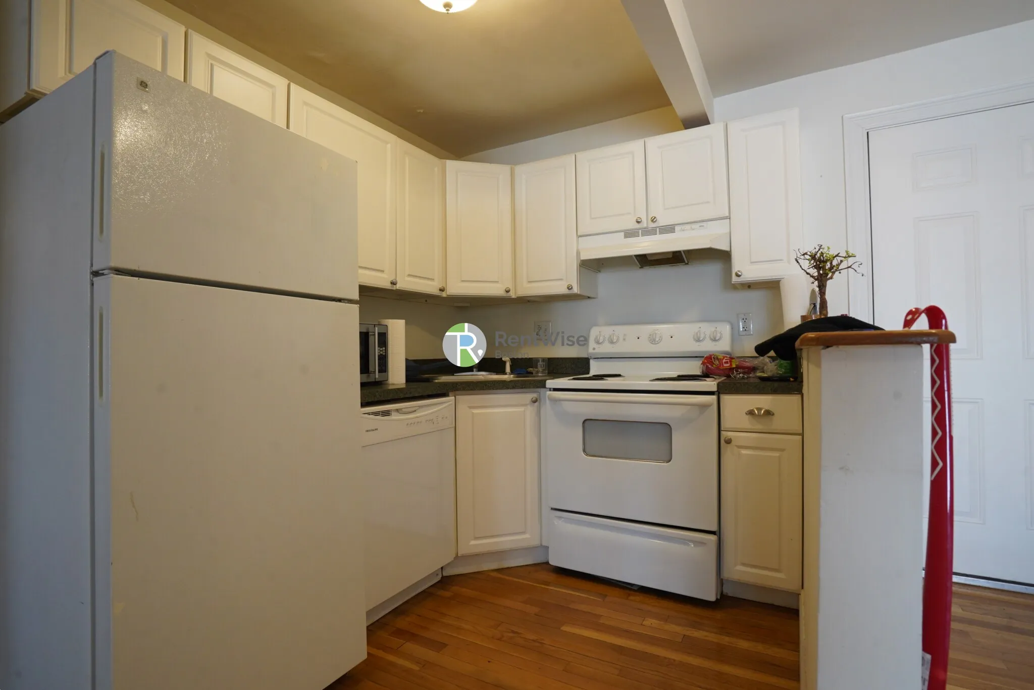1 bed, 1 bath apartment for rent at 8 Griggs St Unit 14, Brighton — photo 4 of 10