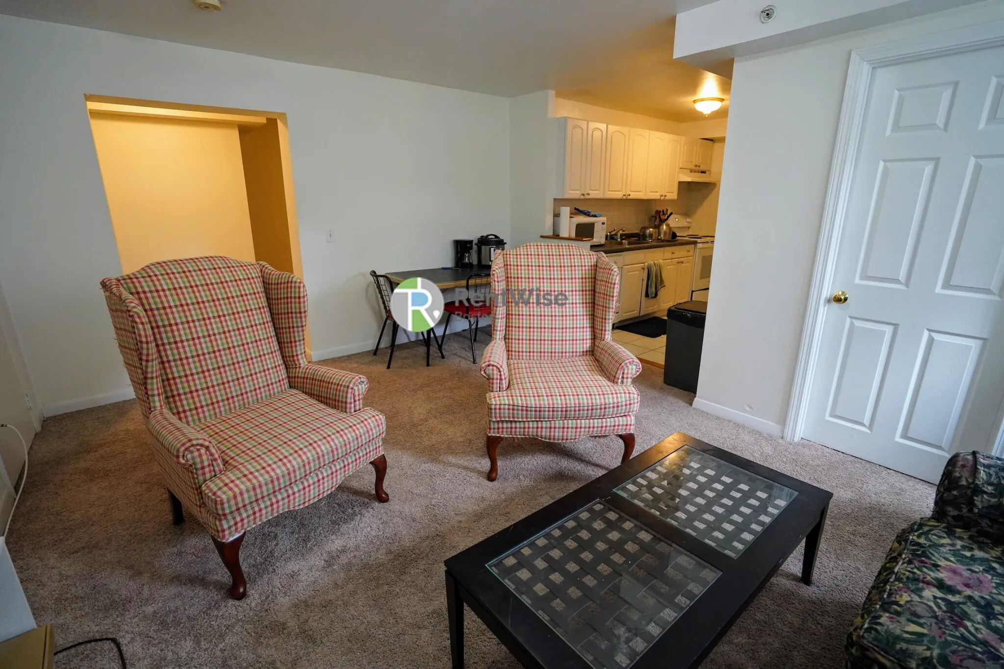 3 bed, 1.5 bath apartment for rent at 8 Griggs St Unit 3, Brighton — photo 4 of 17