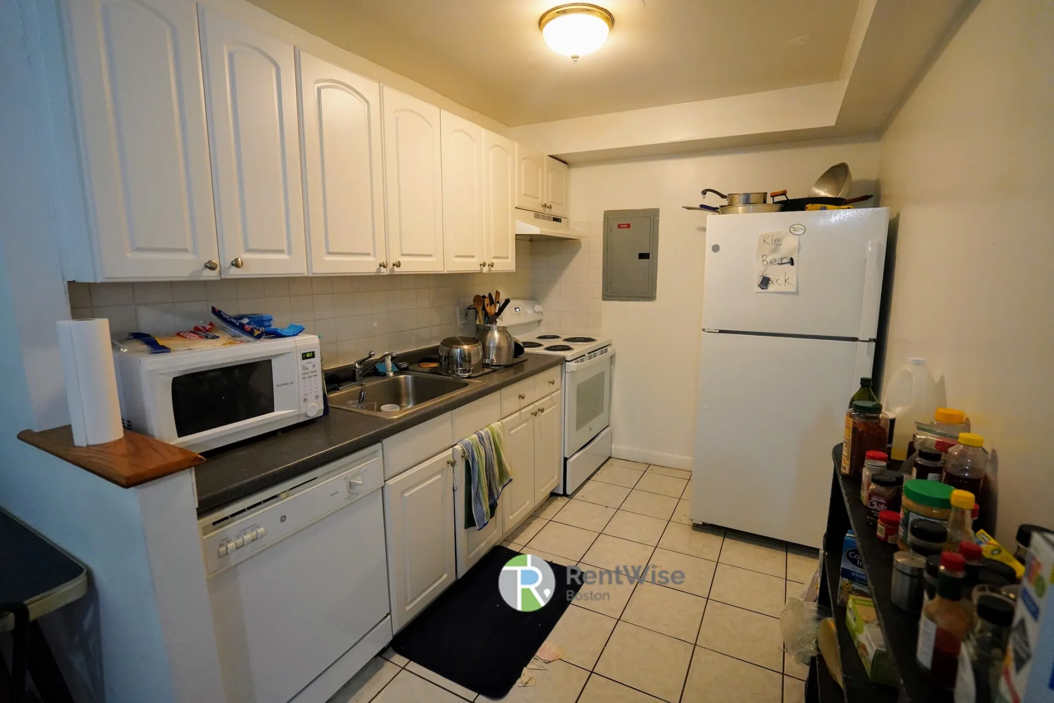 3 bed, 1.5 bath apartment for rent at 8 Griggs St Unit 3, Brighton — photo 6 of 17
