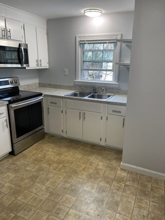 2 bed, 1 bath apartment for rent at 8 Groton Harvard Rd Unit 4, Ayer — photo 6 of 12