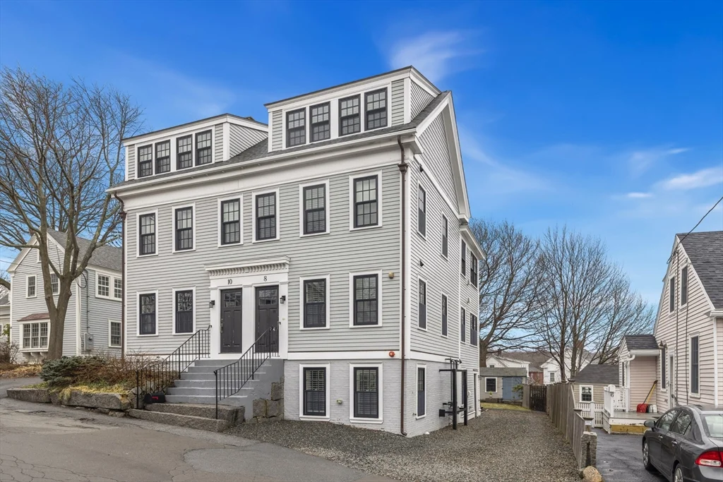 1 bed, 1 bath apartment for rent at 8 Hale Unit 1, Rockport — photo 1 of 10