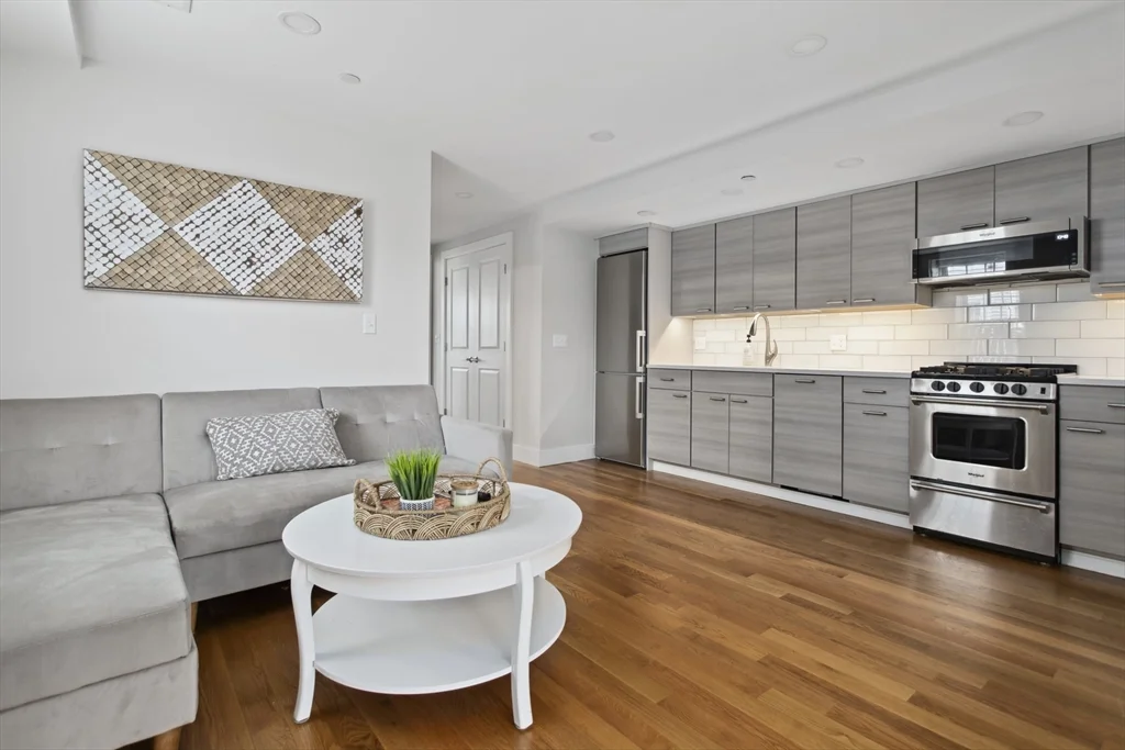 1 bed, 1 bath apartment for rent at 8 Hale Unit 1, Rockport — photo 5 of 10