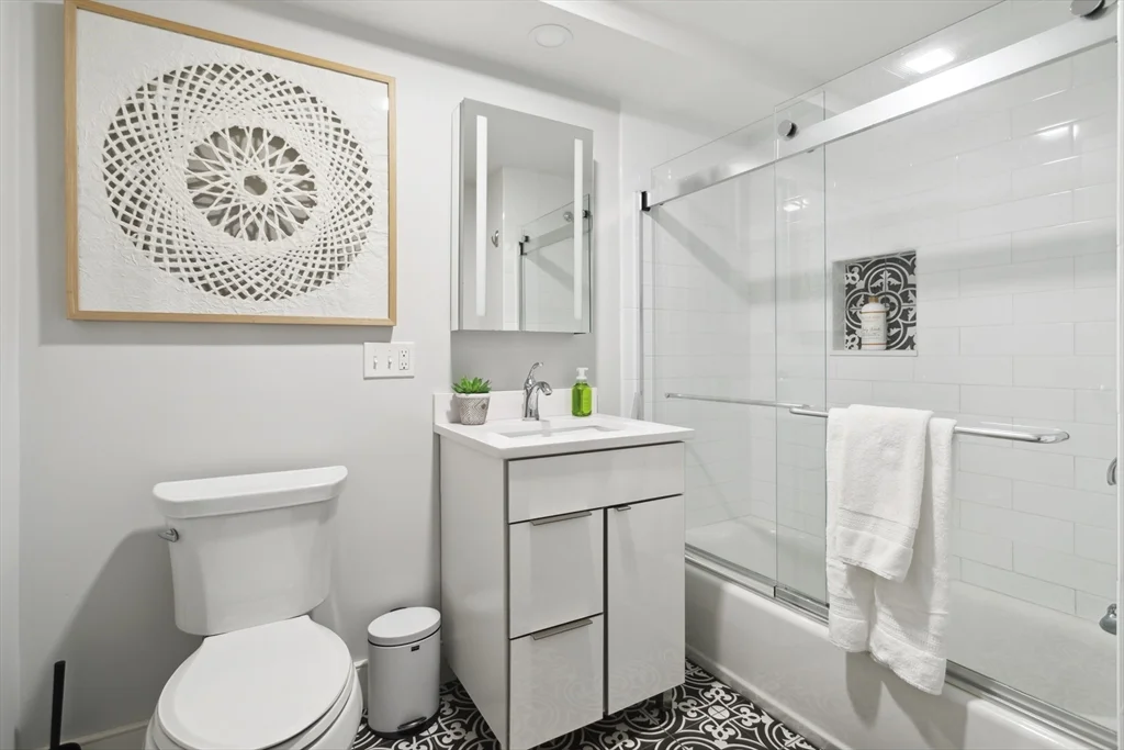 1 bed, 1 bath apartment for rent at 8 Hale Unit 1, Rockport — photo 7 of 10