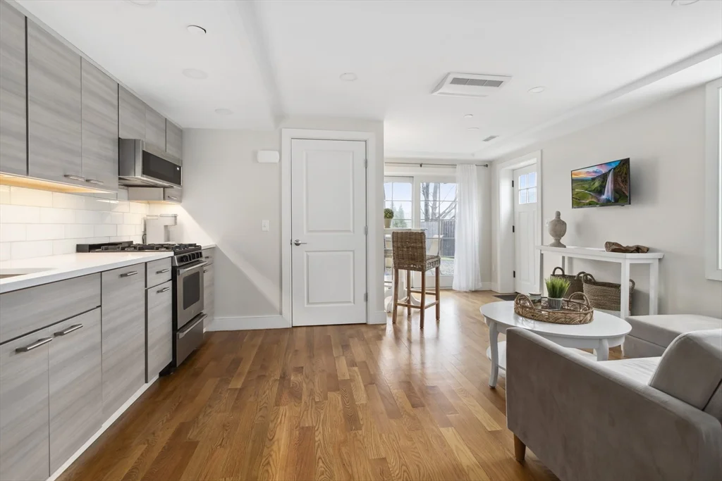 1 bed, 1 bath apartment for rent at 8 Hale Unit 1, Rockport — photo 2 of 10