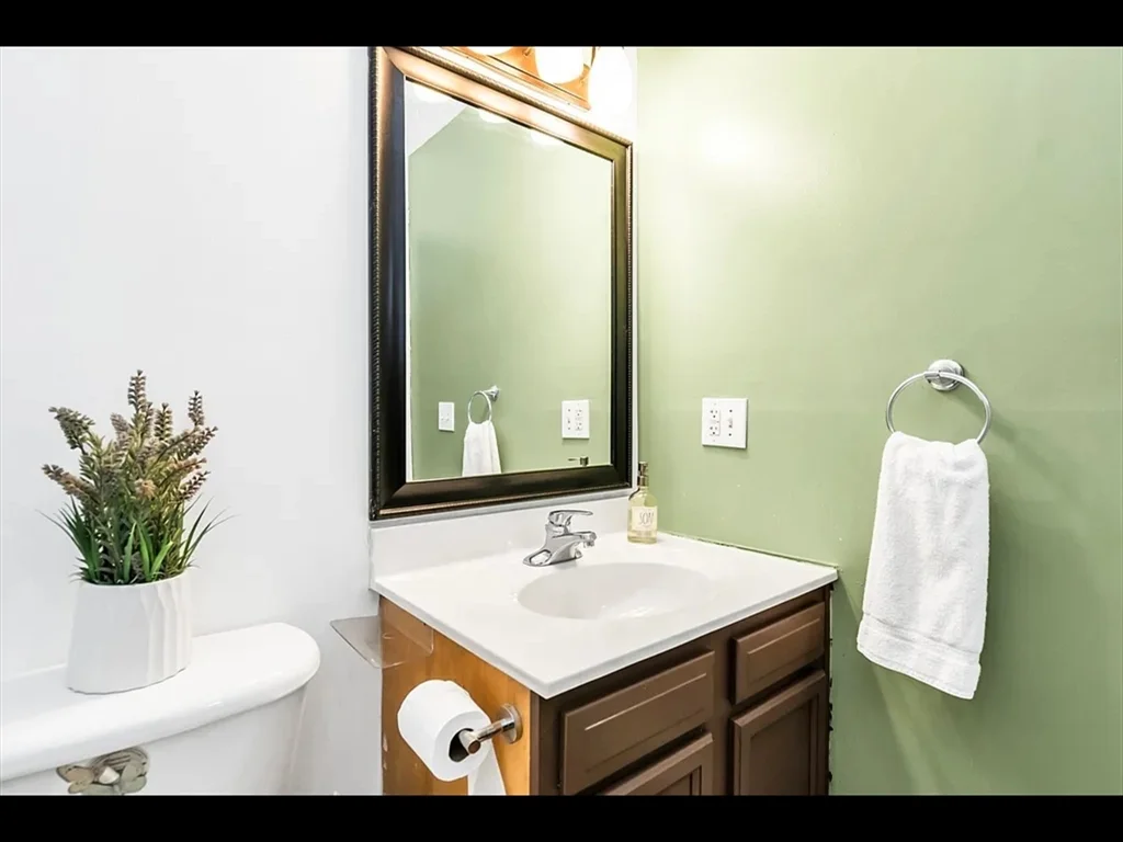 3 bed, 2 bath apartment for rent at 8 Hall St Unit 8, Lawrence — photo 24 of 31