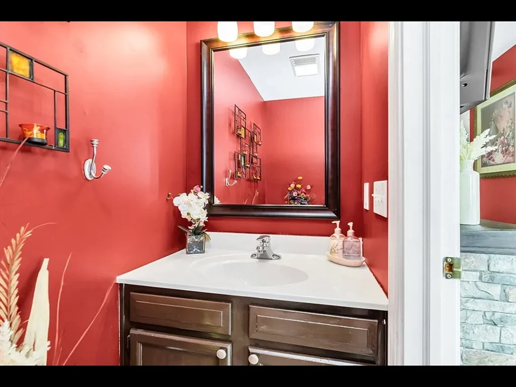 3 bed, 2 bath apartment for rent at 8 Hall St Unit 8, Lawrence — photo 11 of 31
