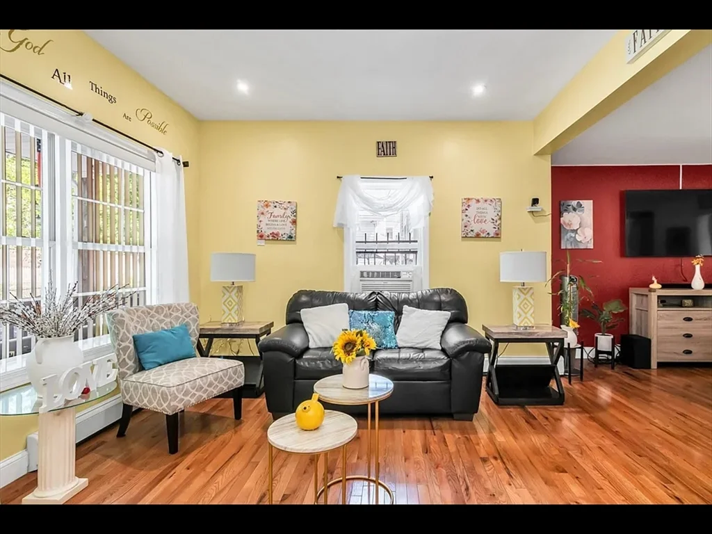 3 bed, 2 bath apartment for rent at 8 Hall St Unit 8, Lawrence — photo 5 of 31