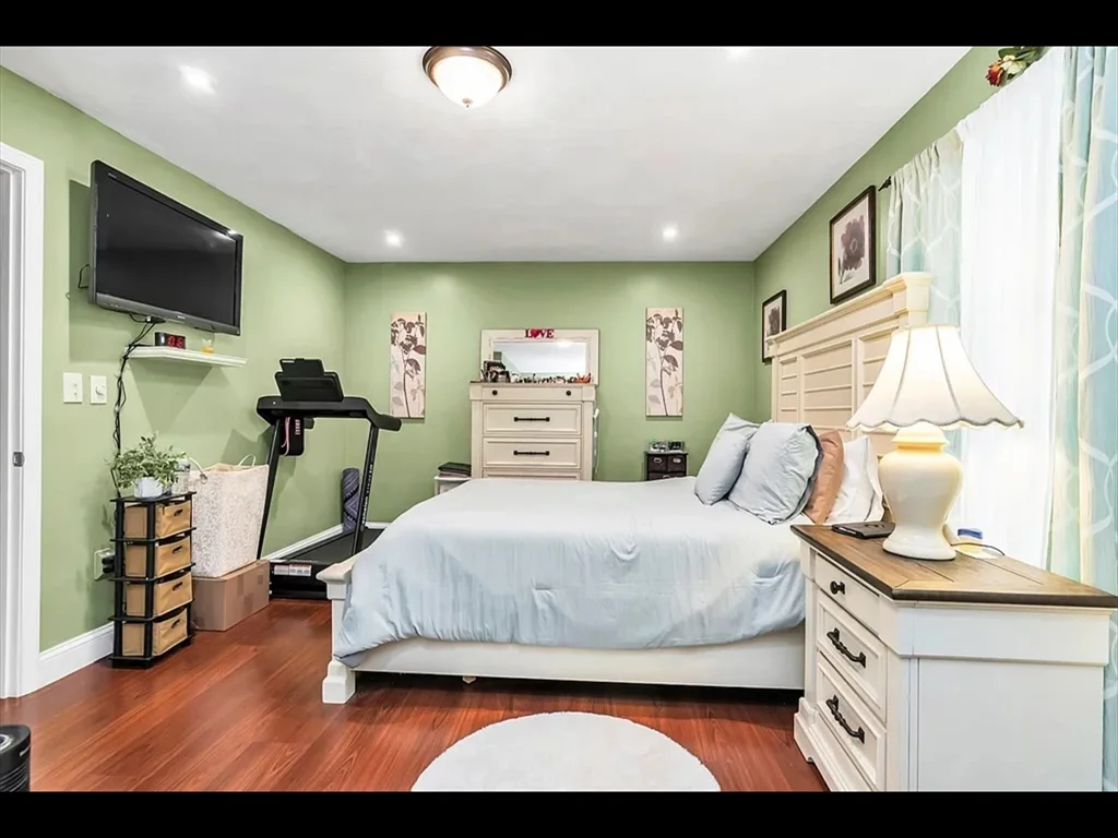3 bed, 2 bath apartment for rent at 8 Hall St Unit 8, Lawrence — photo 26 of 31