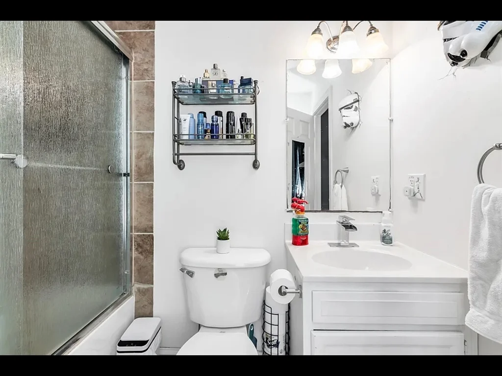 3 bed, 2 bath apartment for rent at 8 Hall St Unit 8, Lawrence — photo 19 of 31