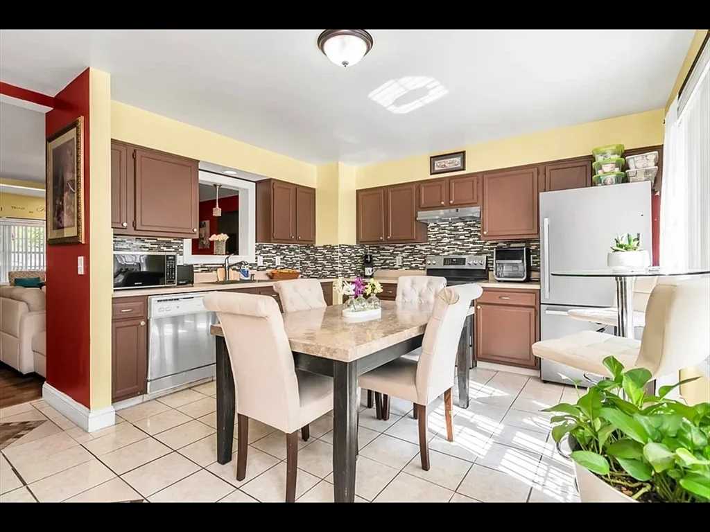 3 bed, 2 bath apartment for rent at 8 Hall St Unit 8, Lawrence — photo 12 of 31