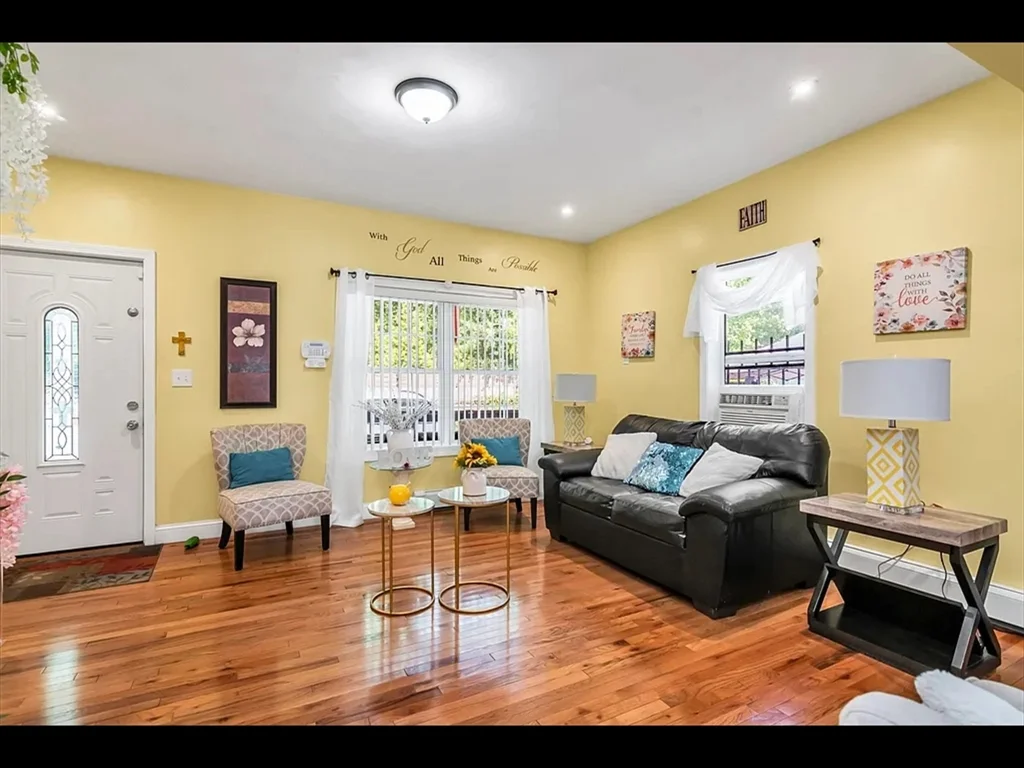 3 bed, 2 bath apartment for rent at 8 Hall St Unit 8, Lawrence — photo 6 of 31