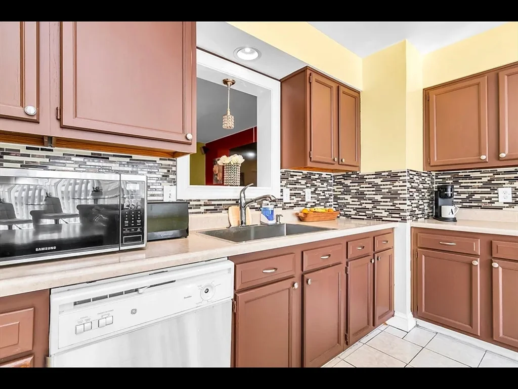 3 bed, 2 bath apartment for rent at 8 Hall St Unit 8, Lawrence — photo 14 of 31