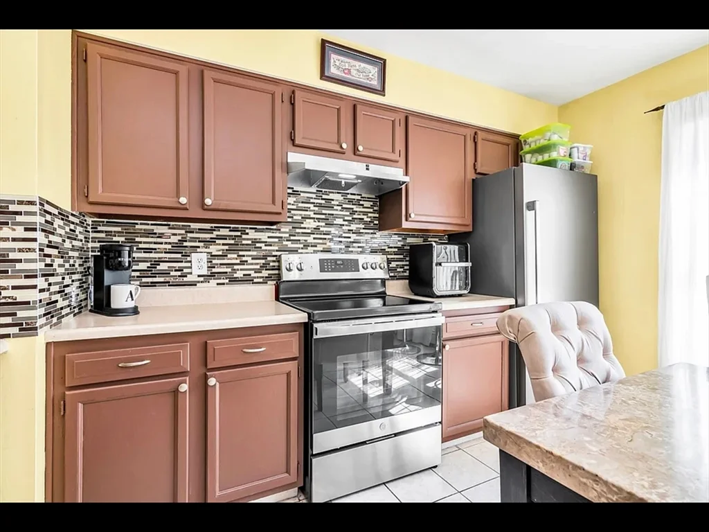 3 bed, 2 bath apartment for rent at 8 Hall St Unit 8, Lawrence — photo 15 of 31