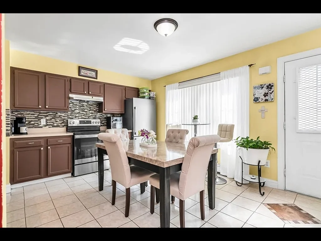 3 bed, 2 bath apartment for rent at 8 Hall St Unit 8, Lawrence — photo 13 of 31