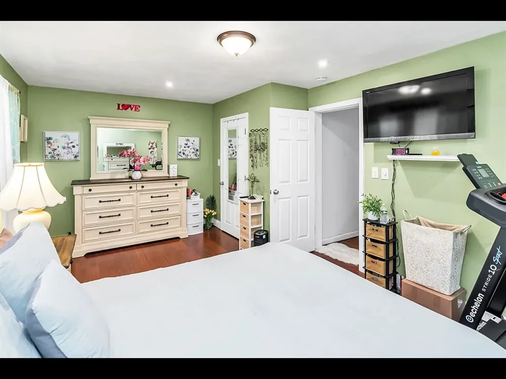 3 bed, 2 bath apartment for rent at 8 Hall St Unit 8, Lawrence — photo 27 of 31