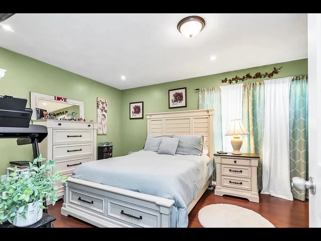 3 bed, 2 bath apartment for rent at 8 Hall St Unit 8, Lawrence — photo 25 of 31