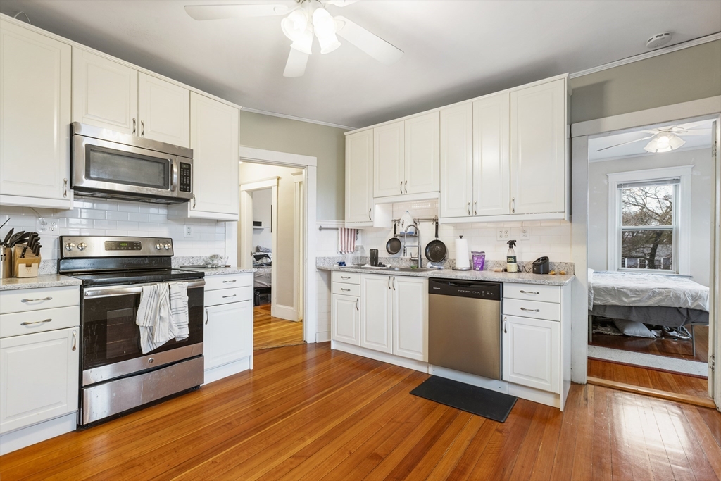 3 bed, 1 bath apartment for rent at 8 Hallet St Unit 3, Dorchester — photo 3 of 23