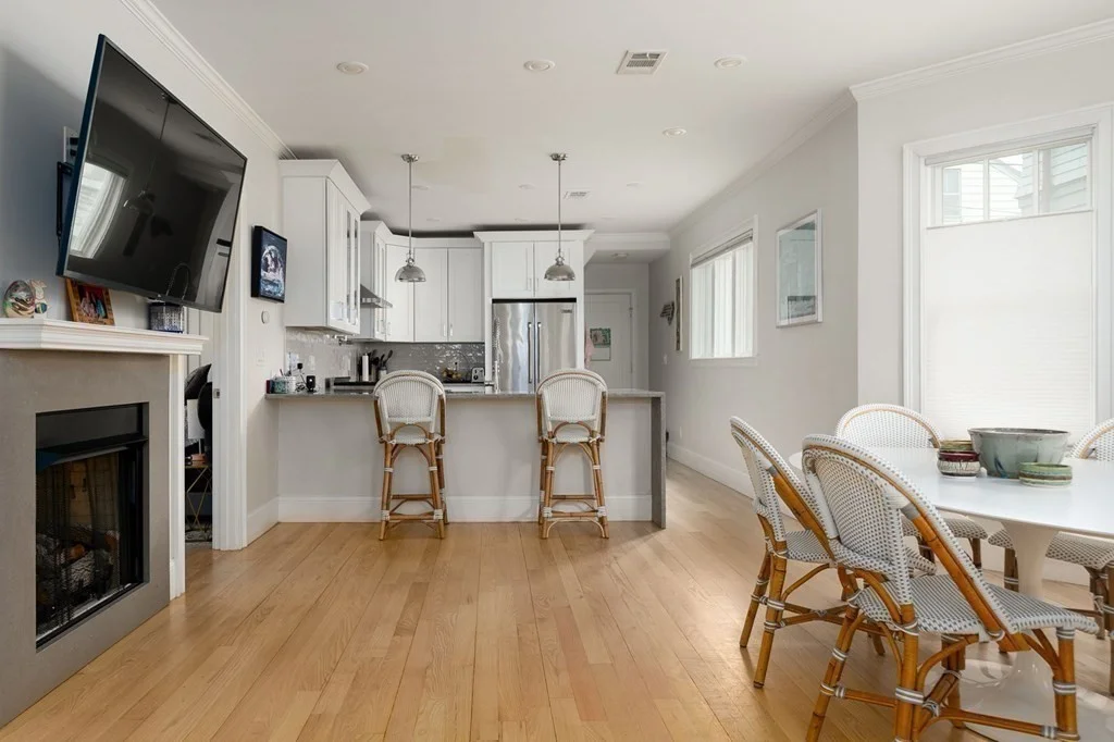 3 bed, 2 bath apartment for rent at 8 Hamilton Rd Unit 1, Teele Square — photo 4 of 18