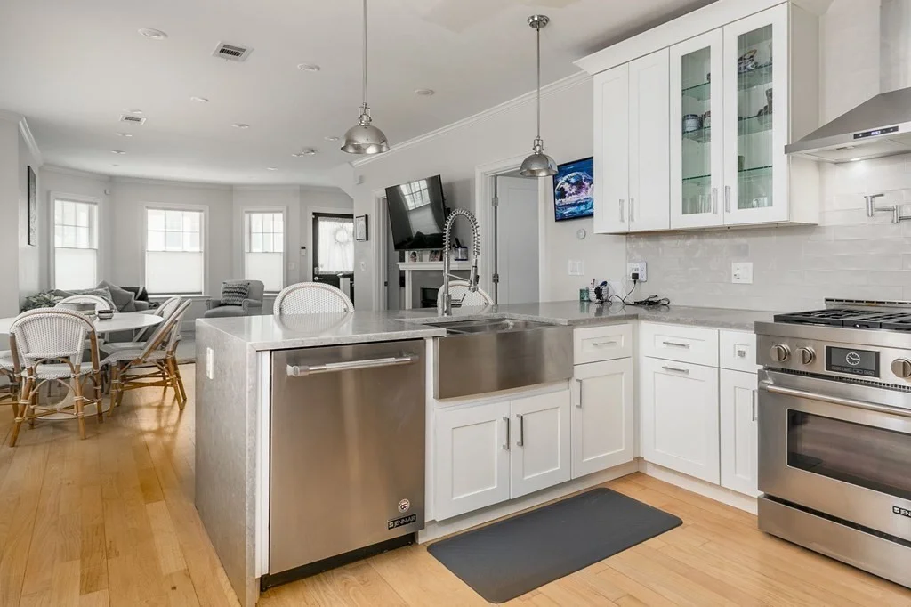 3 bed, 2 bath apartment for rent at 8 Hamilton Rd Unit 1, Teele Square — photo 3 of 18