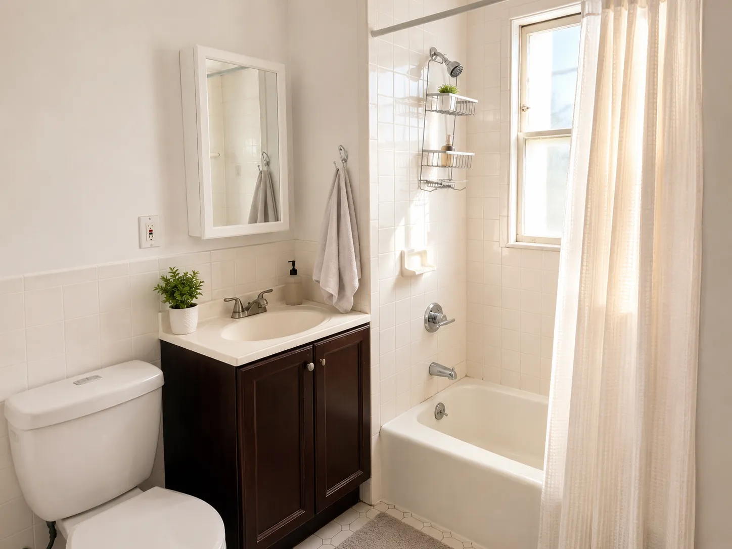 3 bed, 1 bath apartment for rent at 8 Hammondswood Rd Unit 8, Chestnut Hill — photo 2 of 17