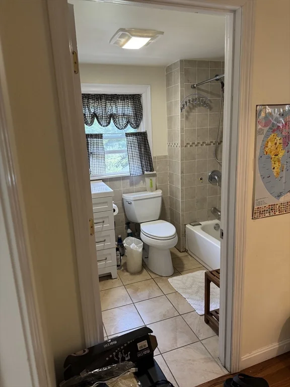 4 bed, 2 bath apartment for rent at 8 Heritage Rd Unit 1, Pelham — photo 5 of 13