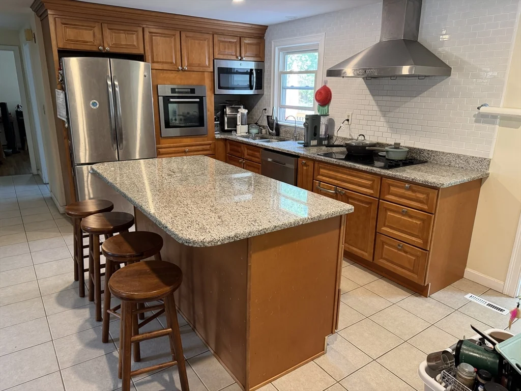4 bed, 2 bath apartment for rent at 8 Heritage Rd Unit 1, Pelham — photo 3 of 13