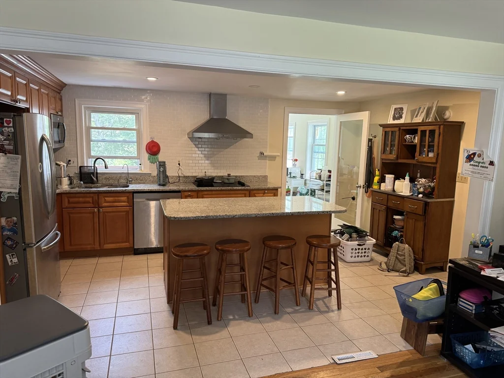 4 bed, 2 bath apartment for rent at 8 Heritage Rd Unit 1, Pelham — photo 4 of 13