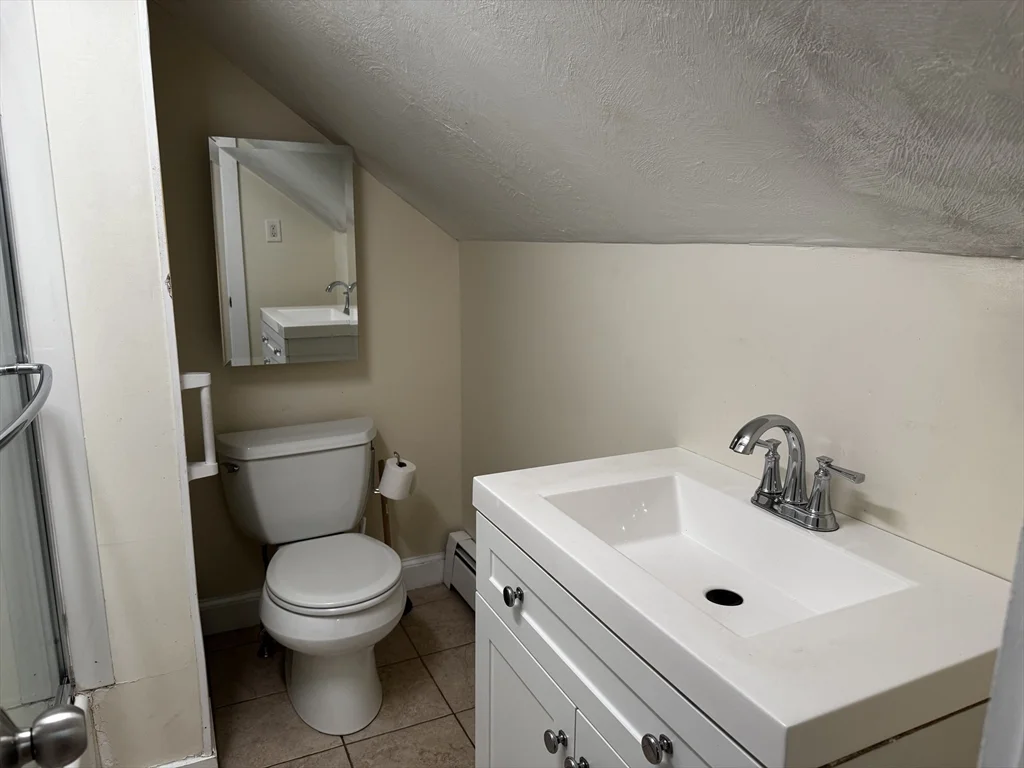 2 bed, 1 bath apartment for rent at 8 Hersey St Unit 3, Glenwood — photo 9 of 14