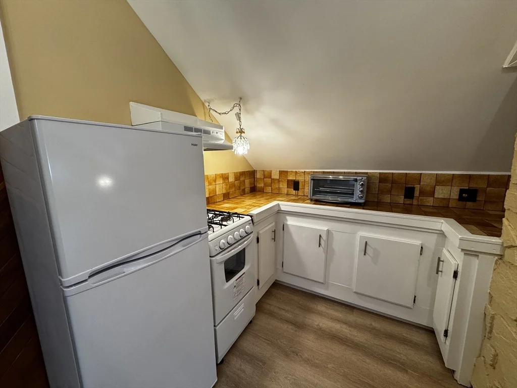 2 bed, 1 bath apartment for rent at 8 Hersey St Unit 3, Glenwood — photo 4 of 14