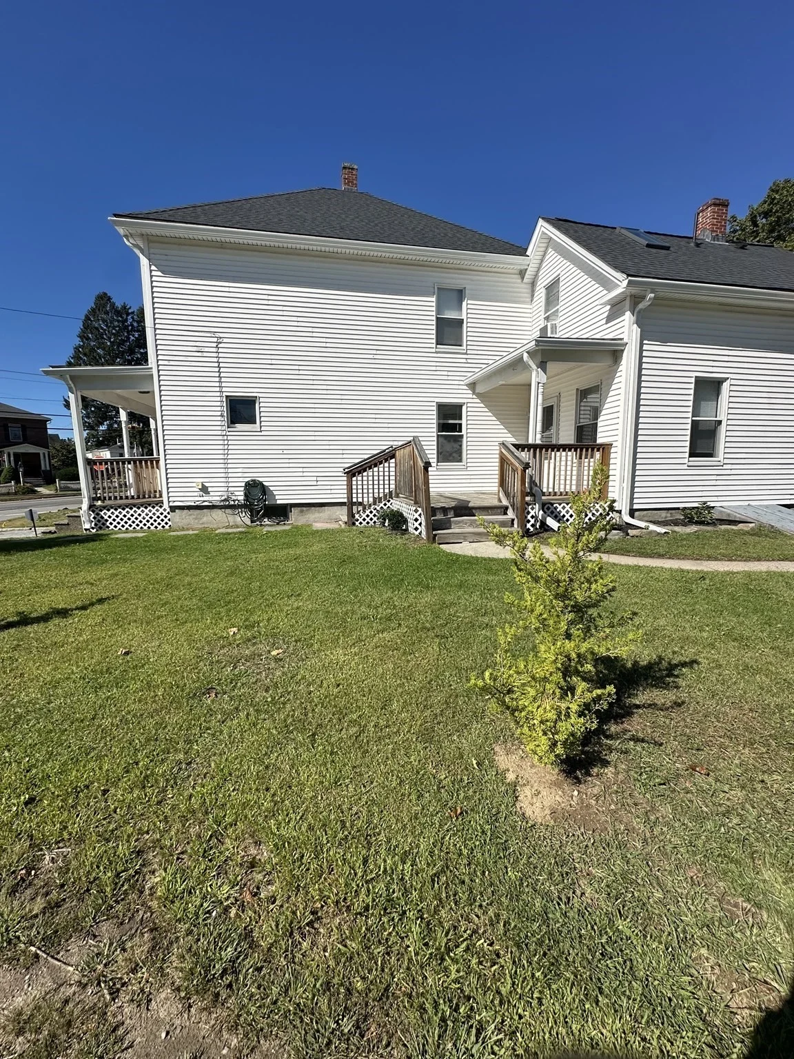 2 bed, 1 bath apartment for rent at 8 Highland St Unit 1, Clinton — photo 13 of 14