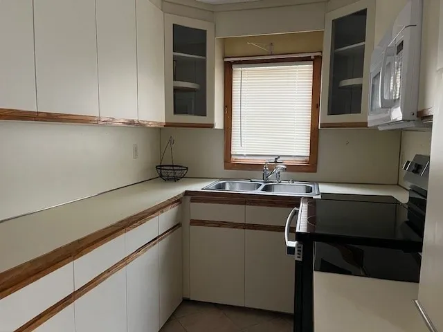 3 bed, 1 bath apartment for rent at 8 Hill St Unit 1, West Somerville — photo 14 of 24