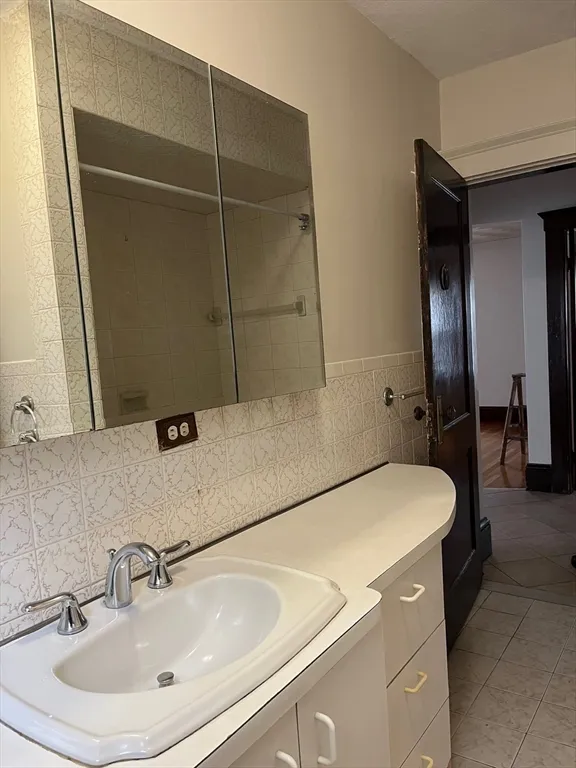 3 bed, 1 bath apartment for rent at 8 Hill St Unit 1, West Somerville — photo 24 of 24