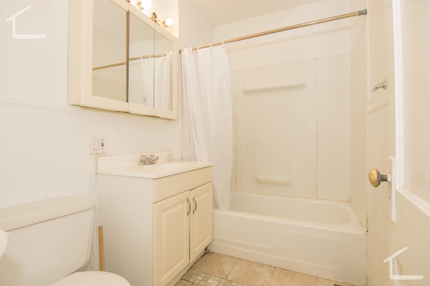 4 bed, 1.5 bath apartment for rent at 8 Hobson St Unit 2, Oak Square — photo 7 of 13