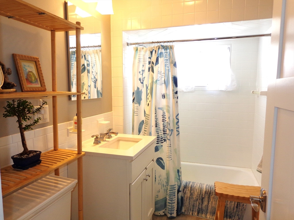 2 bed, 1 bath apartment for rent at 8 Holden Rd Unit 8, Belmont — photo 12 of 16