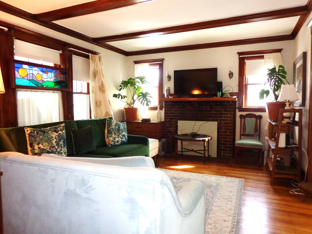 2 bed, 1 bath apartment for rent at 8 Holden Rd Unit 8, Belmont — photo 4 of 16