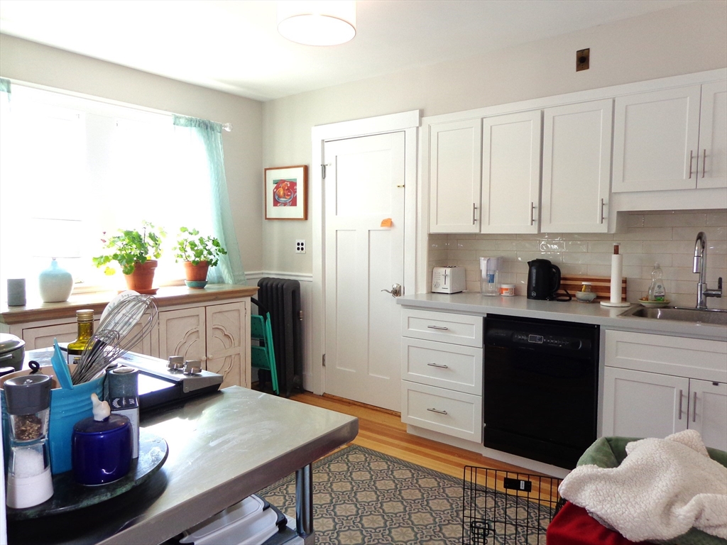2 bed, 1 bath apartment for rent at 8 Holden Rd Unit 8, Belmont — photo 8 of 16