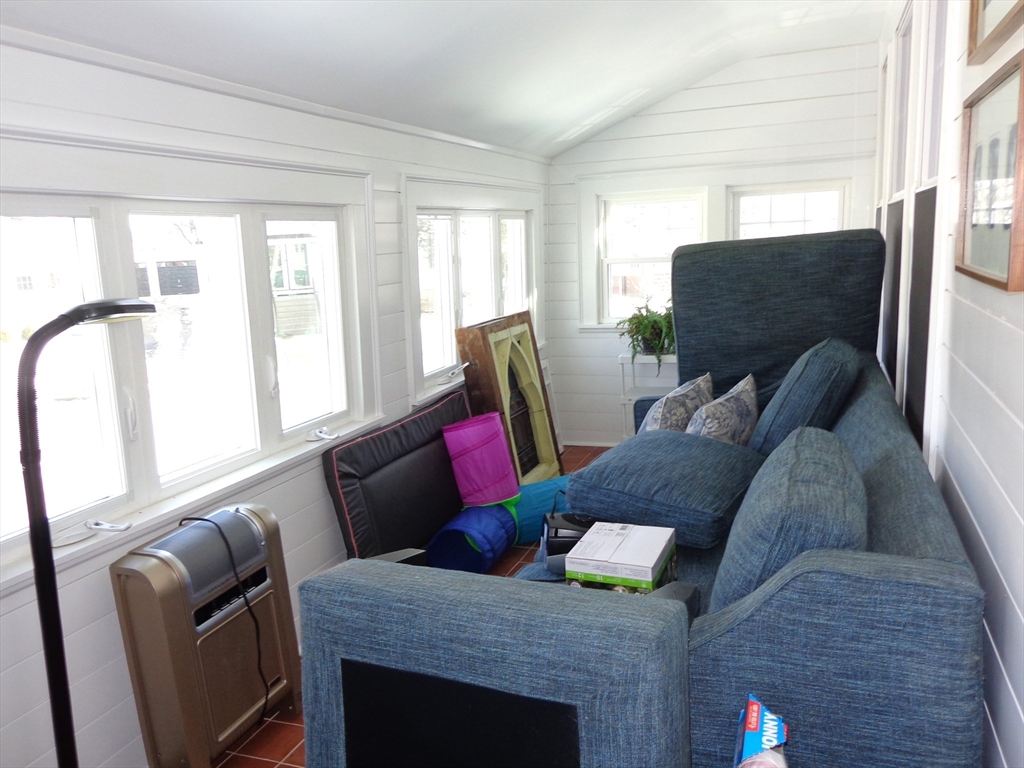 2 bed, 1 bath apartment for rent at 8 Holden Rd Unit 8, Belmont — photo 14 of 16
