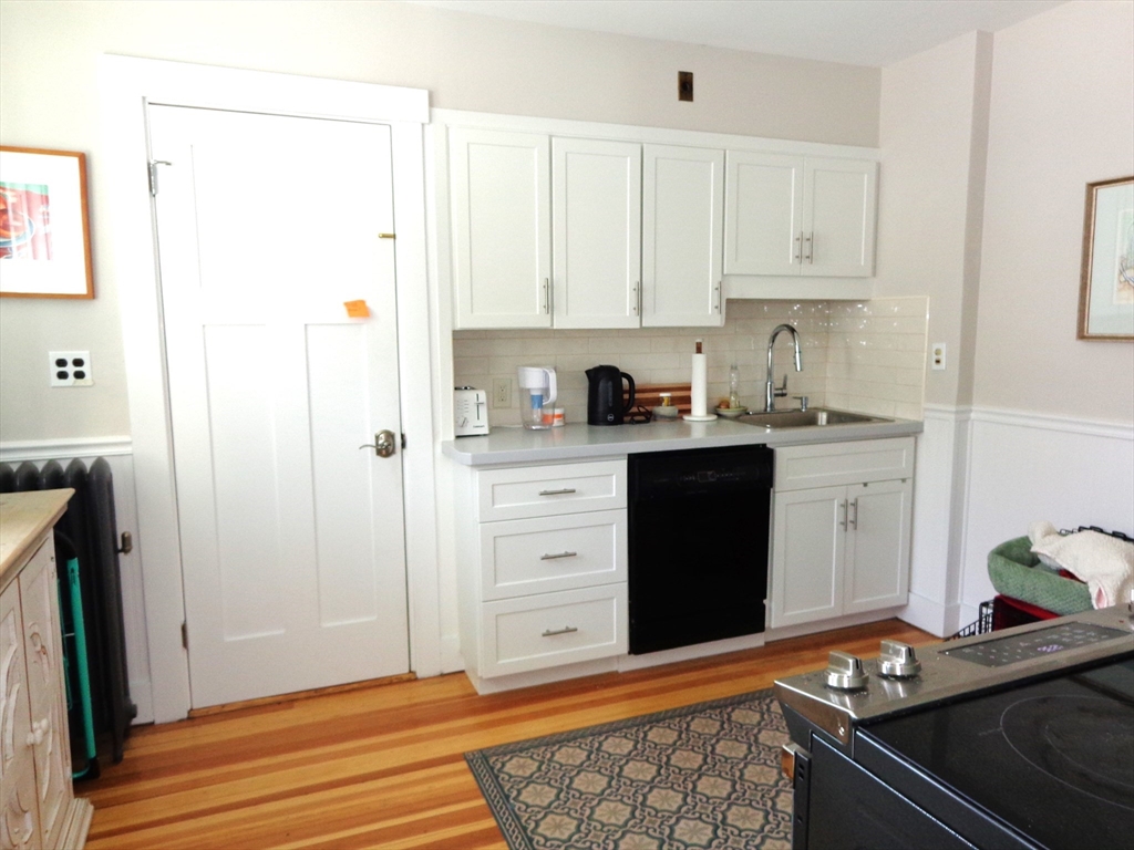 2 bed, 1 bath apartment for rent at 8 Holden Rd Unit 8, Belmont — photo 7 of 16