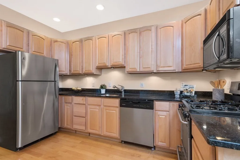 3 bed, 2 bath apartment for rent at 8 Howell Unit 1, Dorchester — photo 2 of 14