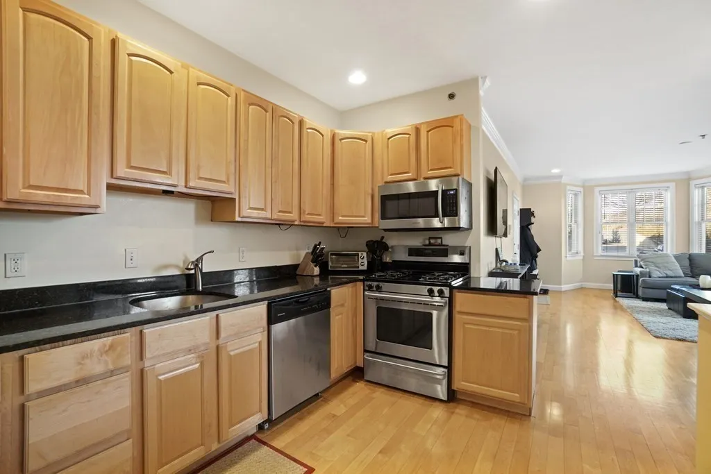 3 bed, 2 bath apartment for rent at 8 Howell Unit 1, Dorchester — photo 1 of 14