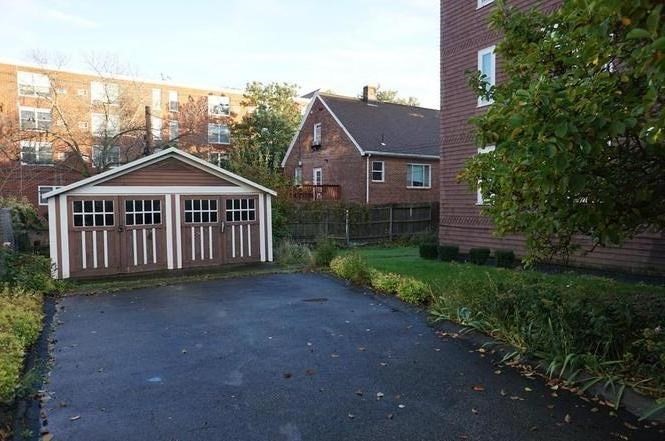 Studio bed apartment for rent at 8 Howell Unit Parking #1, Dorchester — photo 2 of 2