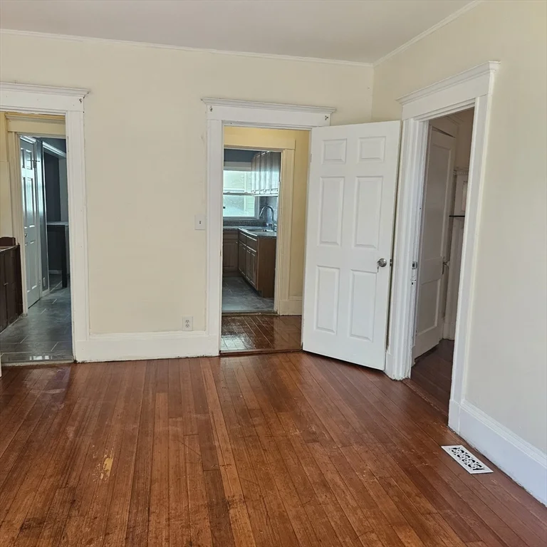 4 bed, 1 bath apartment for rent at 8 Humphreys Pl Unit 8, Boston — photo 16 of 20
