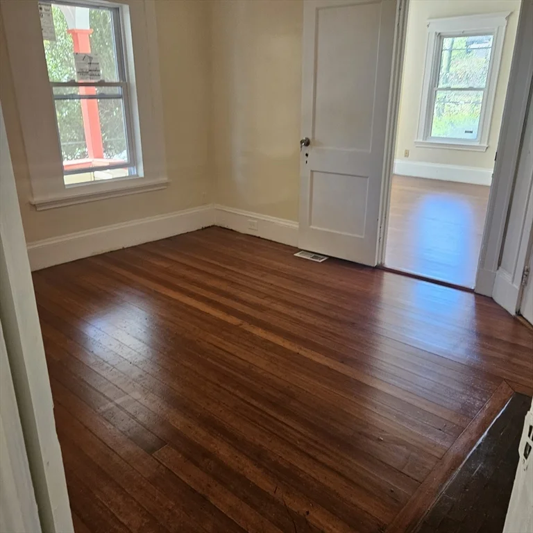 4 bed, 1 bath apartment for rent at 8 Humphreys Pl Unit 8, Boston — photo 5 of 20
