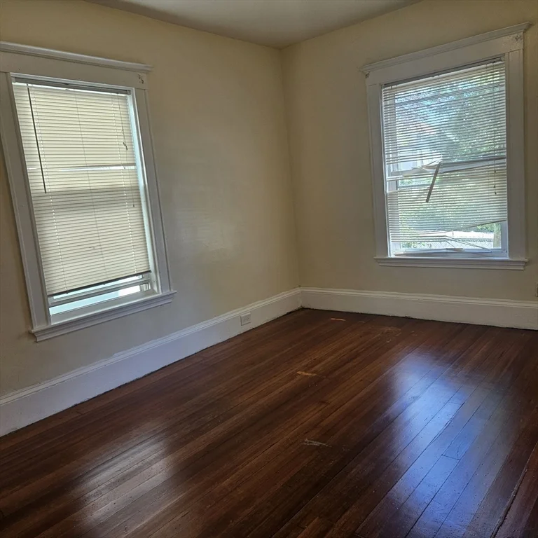 4 bed, 1 bath apartment for rent at 8 Humphreys Pl Unit 8, Boston — photo 6 of 20