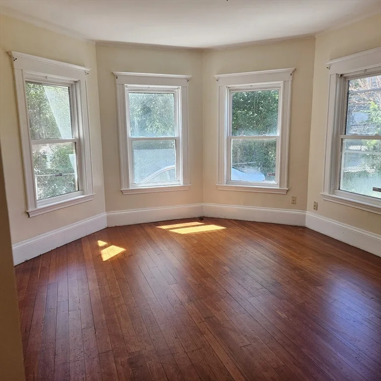 4 bed, 1 bath apartment for rent at 8 Humphreys Pl Unit 8, Boston — photo 17 of 20